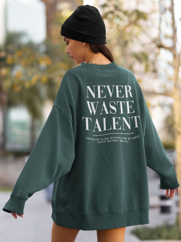 de never waste talent groene sweater van wurban wear is een sport sweater vol motivatie