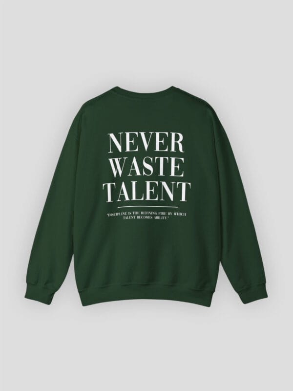 de never waste talent groene sweater van wurban wear is een sport sweater vol motivatie