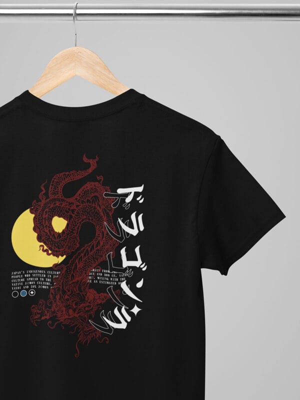 Een chinese dragon casual t shirt van Wurban Wear met daarop een draak als mytisch wezen in een japanse stijl