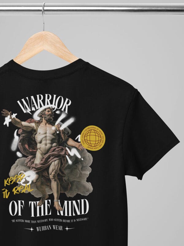 een inspirerend oversized t shirt van Wurban Wear met de stoic quote warrior of the mind