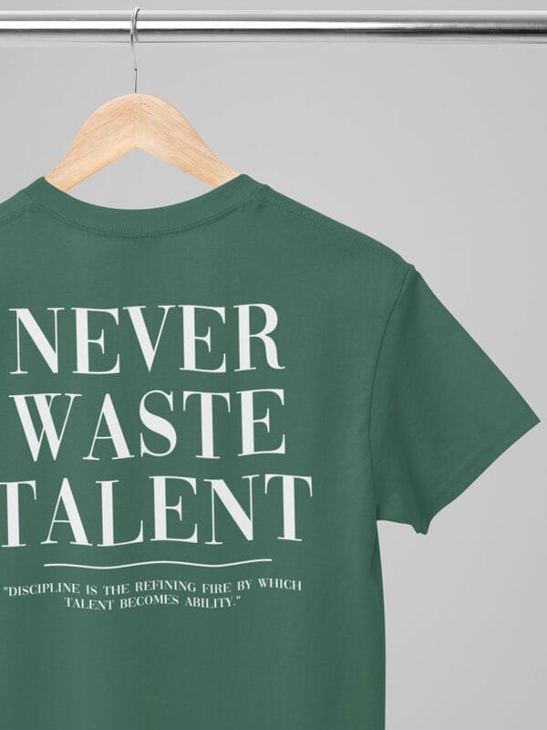 een never waste talent groene sport shirt van wurban wear is een oversized shirt vol motivatie